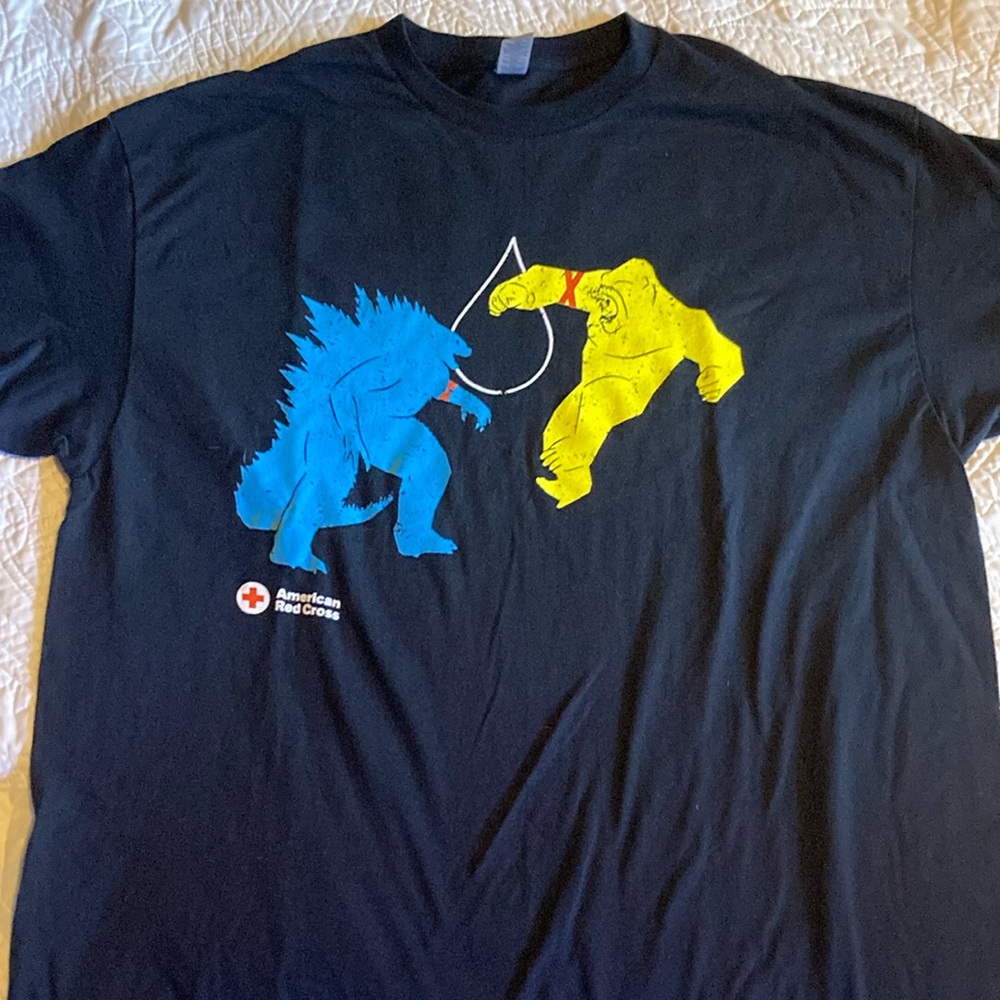 Men’s black XL King Kong and Godzilla t-shirt